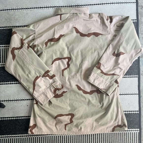 Four Pocket Cargo Desert Camouflage Military Jacket - Picture 7 of 8
